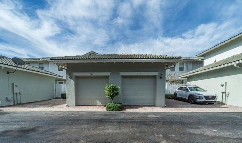 948 NW 18th Avenue, Boca Raton, FL 33486 Photo