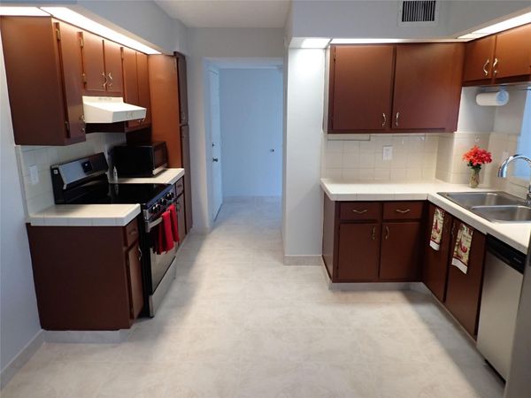 106 Lake Emerald Drive, Unit 401, Oakland Park, FL 33309
