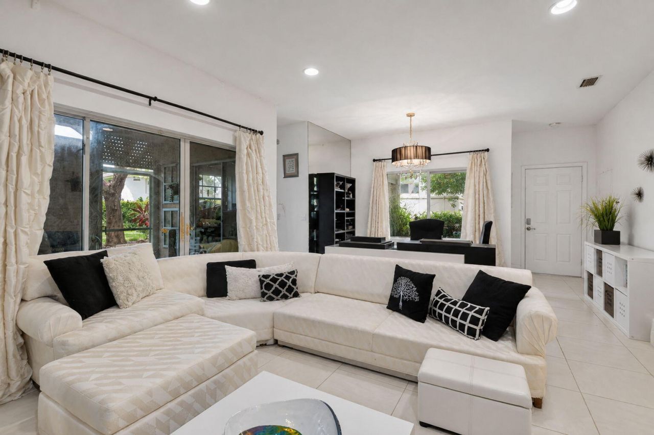 6487 Via Regina, Boca Raton, FL 33433 Photo