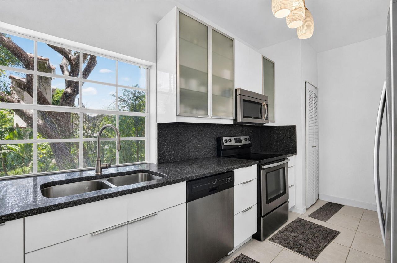 6487 Via Regina, Boca Raton, FL 33433 Photo