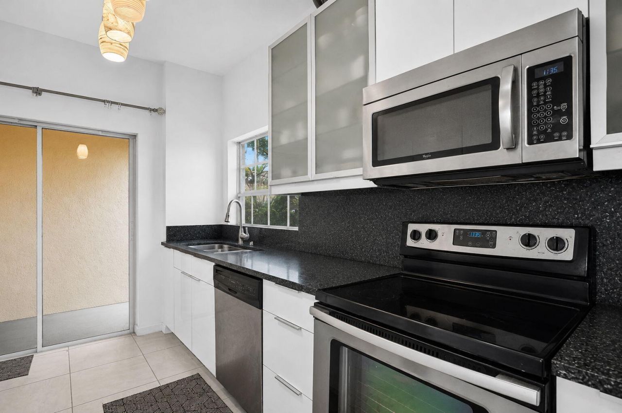 6487 Via Regina, Boca Raton, FL 33433 Photo