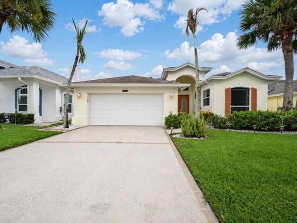 540 NW Lambrusco Drive, Port St. Lucie, FL 34986