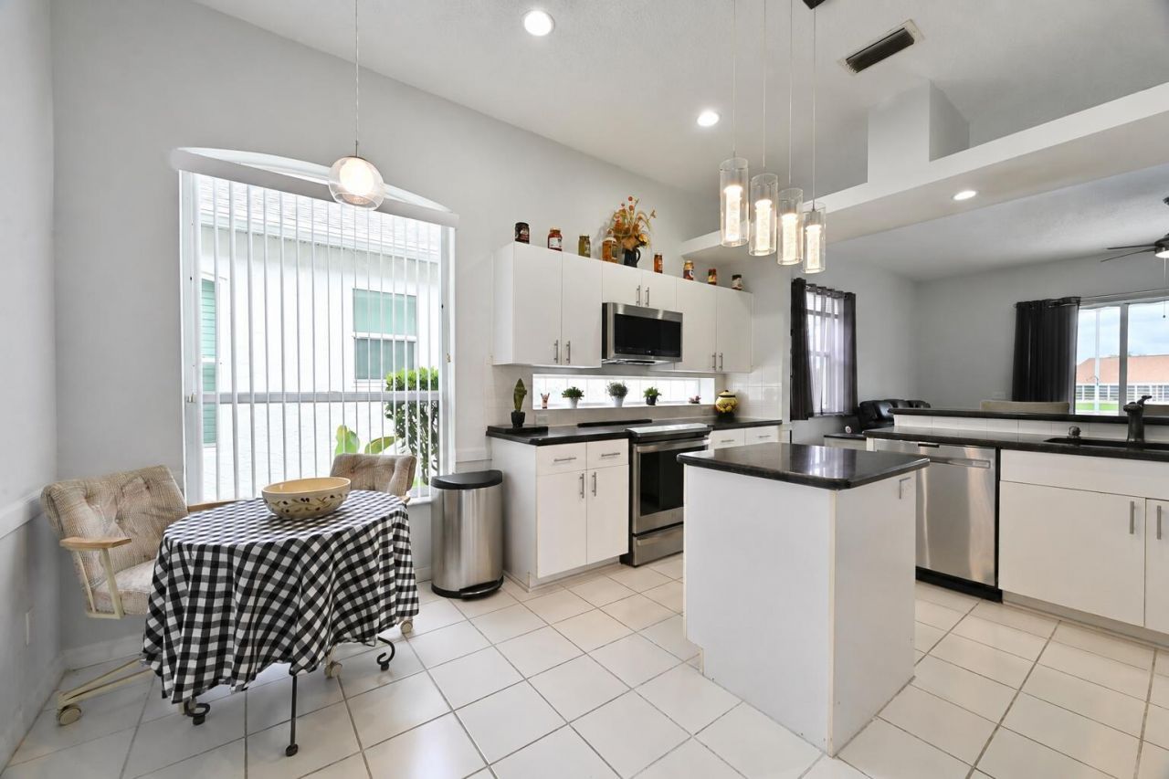 540 NW Lambrusco Drive, Port Saint Lucie, FL 34986 Photo
