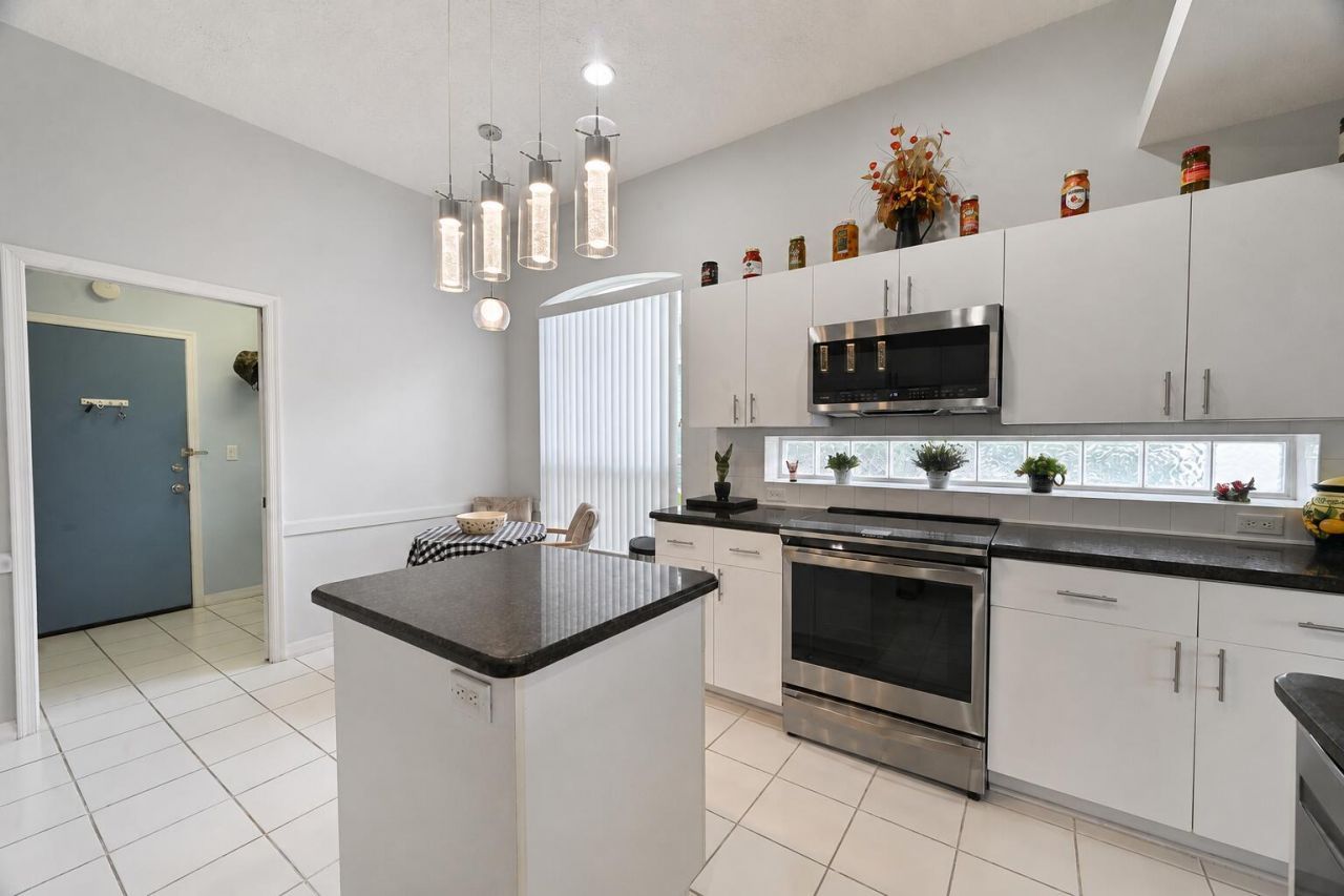 540 NW Lambrusco Drive, Port Saint Lucie, FL 34986 Photo