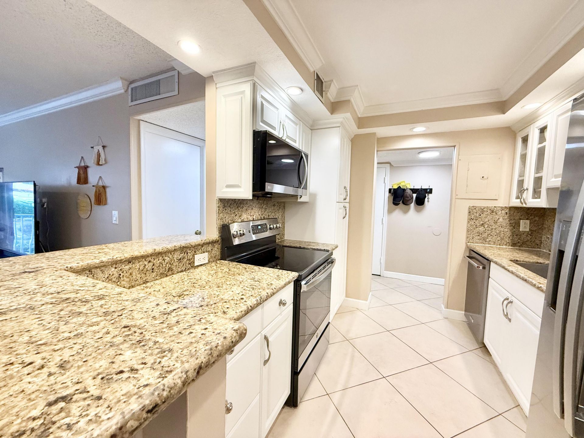 950 Ponce De Leon Road, Unit 104, Boca Raton, FL 33432 Photo