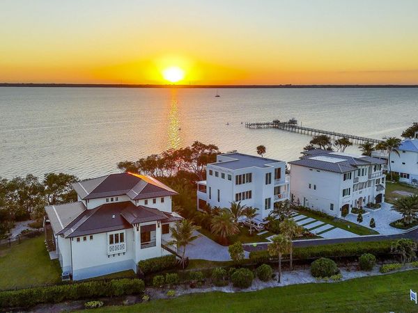 7683 Pelican Pointe Drive, Jensen Beach, FL 34957