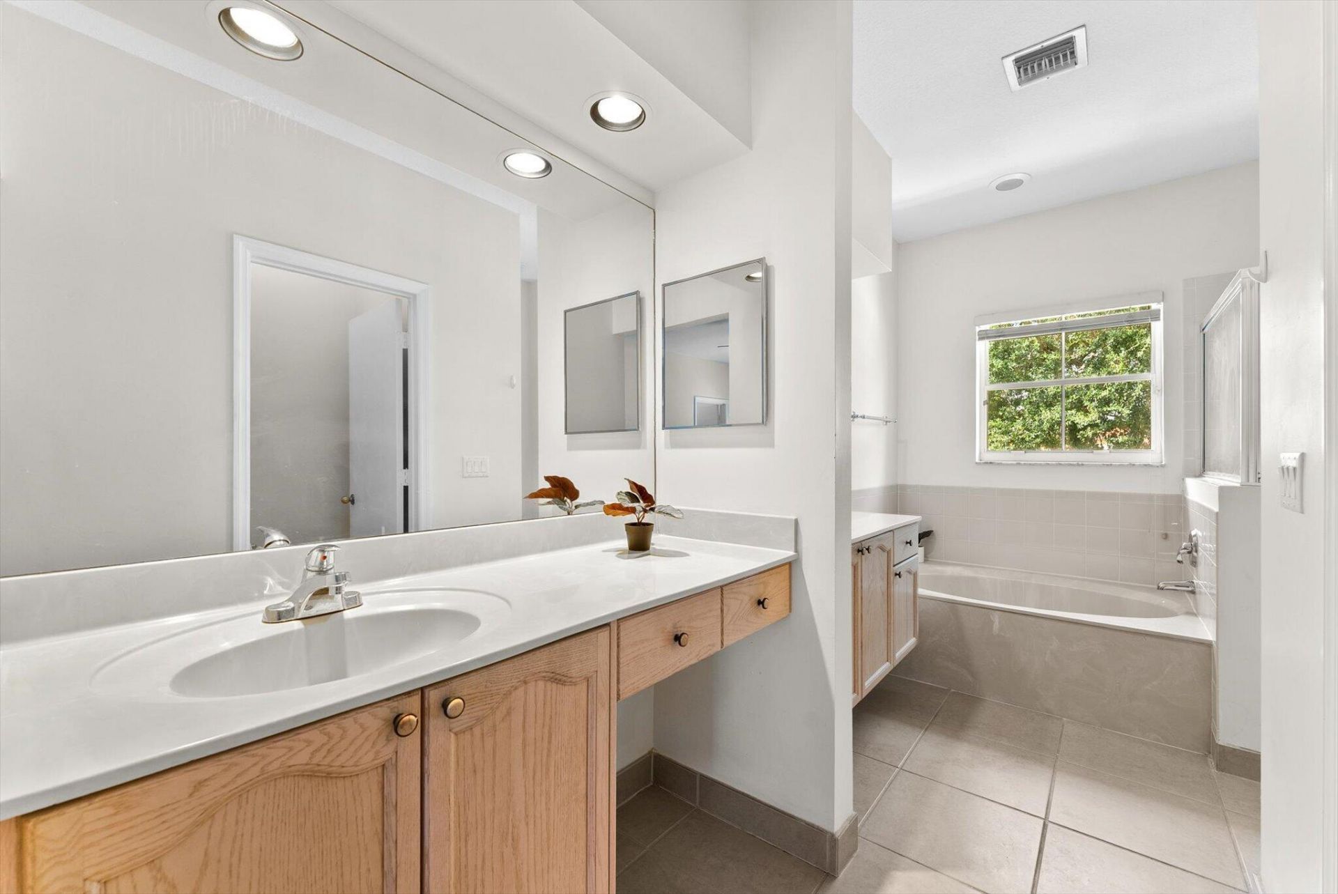 5302 Victoria Circle, West Palm Beach, FL 33409 Photo