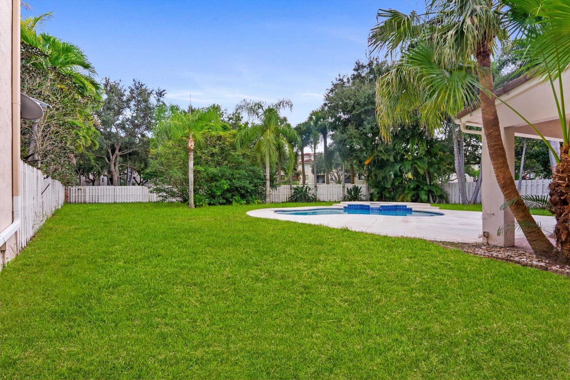 5302 Victoria Circle, West Palm Beach, FL 33409 Photo