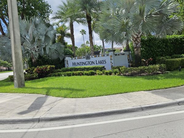 7185 Huntington Lane, Delray Beach, FL 33446