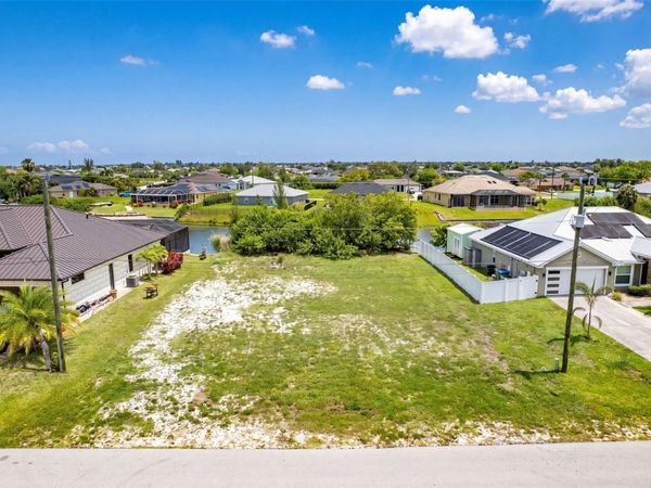 623 NE 7TH Terrace, Cape Coral, FL 33909
