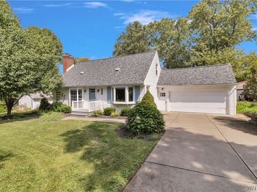 4279 Beach Avenue , Hamburg, NY 14075