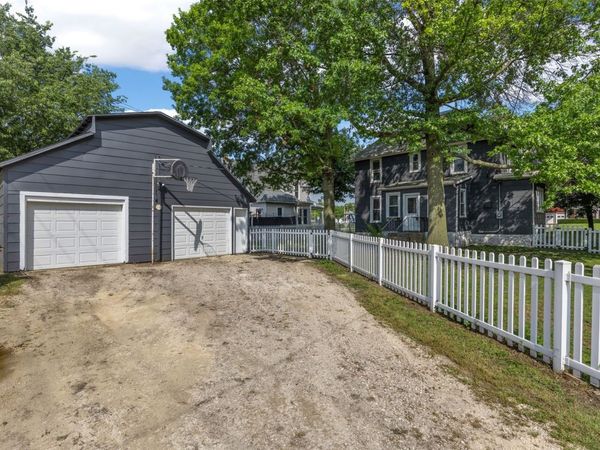 505 E Butler Street , Manchester, IA 52057