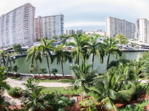 17150 N Bay Rd , Unit 2512, Sunny Isles Beach, FL 33160