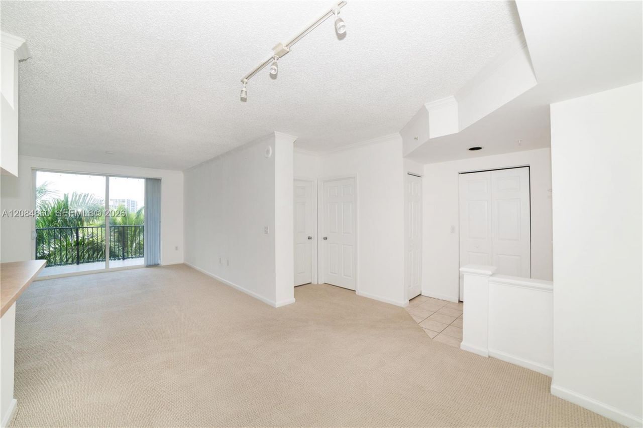 17150 N Bay Rd, Unit 2512, Sunny Isles Beach, FL 33160 Photo