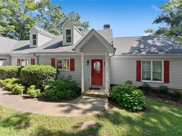 1015 Eagle Ridge Road , Dawsonville, GA 30534