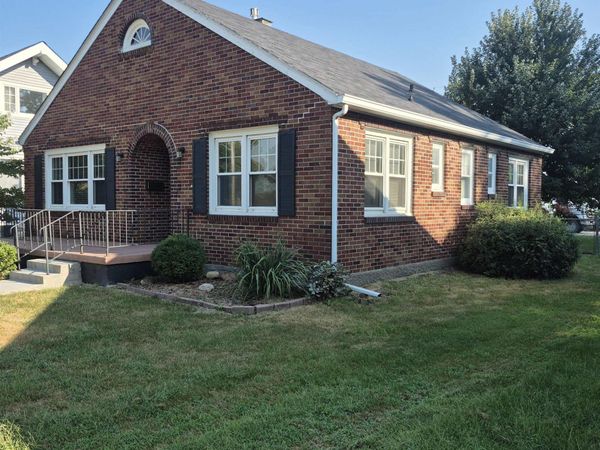 130 E Alta Vista, Ottumwa, IA 52501