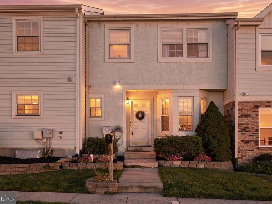325 Wayne Court, Holland, PA 18966 Main Photo