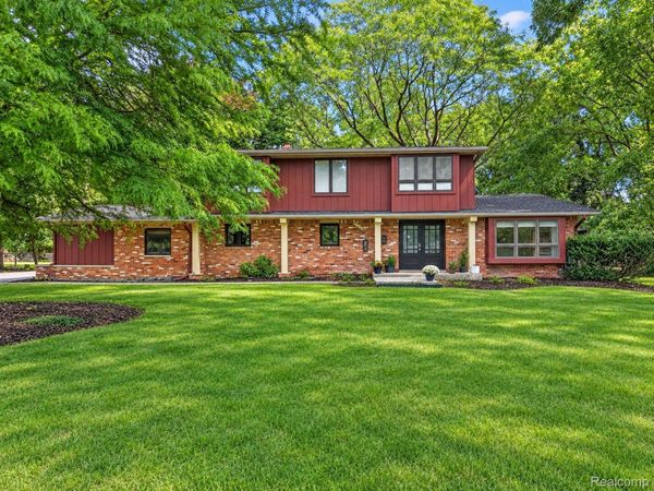 6829 E Knollwood Circle , West Bloomfield Township, Mi 48322