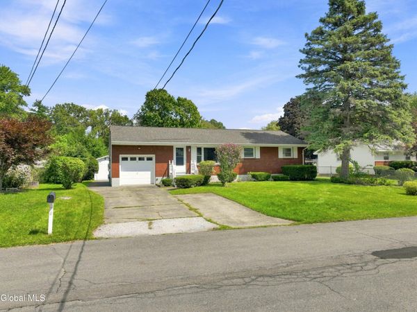 4 Pettibone Drive, Albany, NY 12205