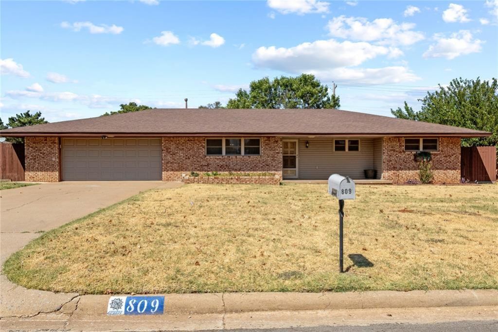 809 E Arlington Avenue, Weatherford, OK 73096 Main Photo