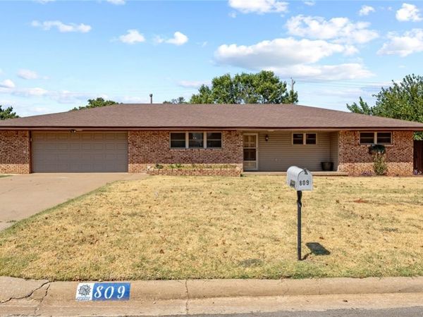 809 E Arlington Avenue, Weatherford, OK 73096