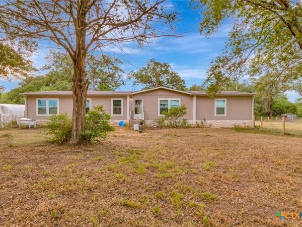 410 CR 426, Yoakum, TX 77995