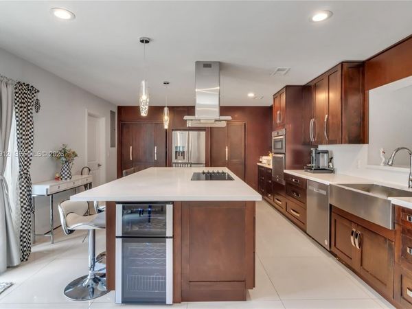 6353 SW 29th St, Miami, FL 33155