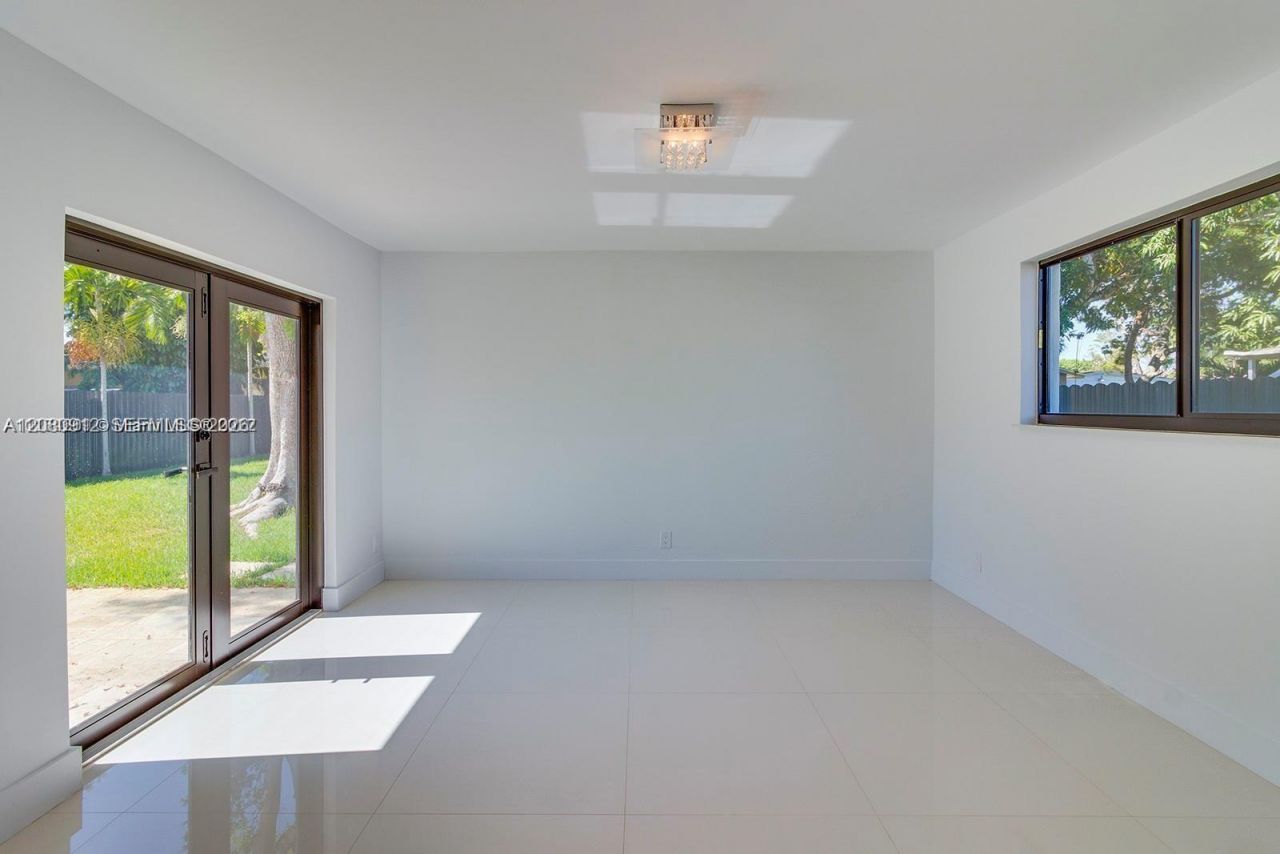 6353 SW 29th St, Miami, FL 33155 Photo