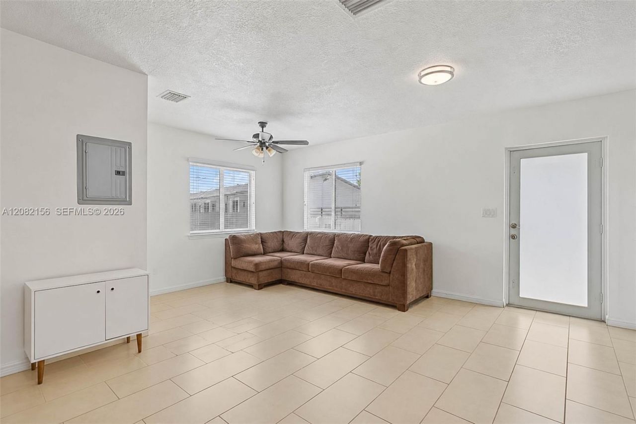 10711 SW 70th St, Miami, FL 33173 Photo