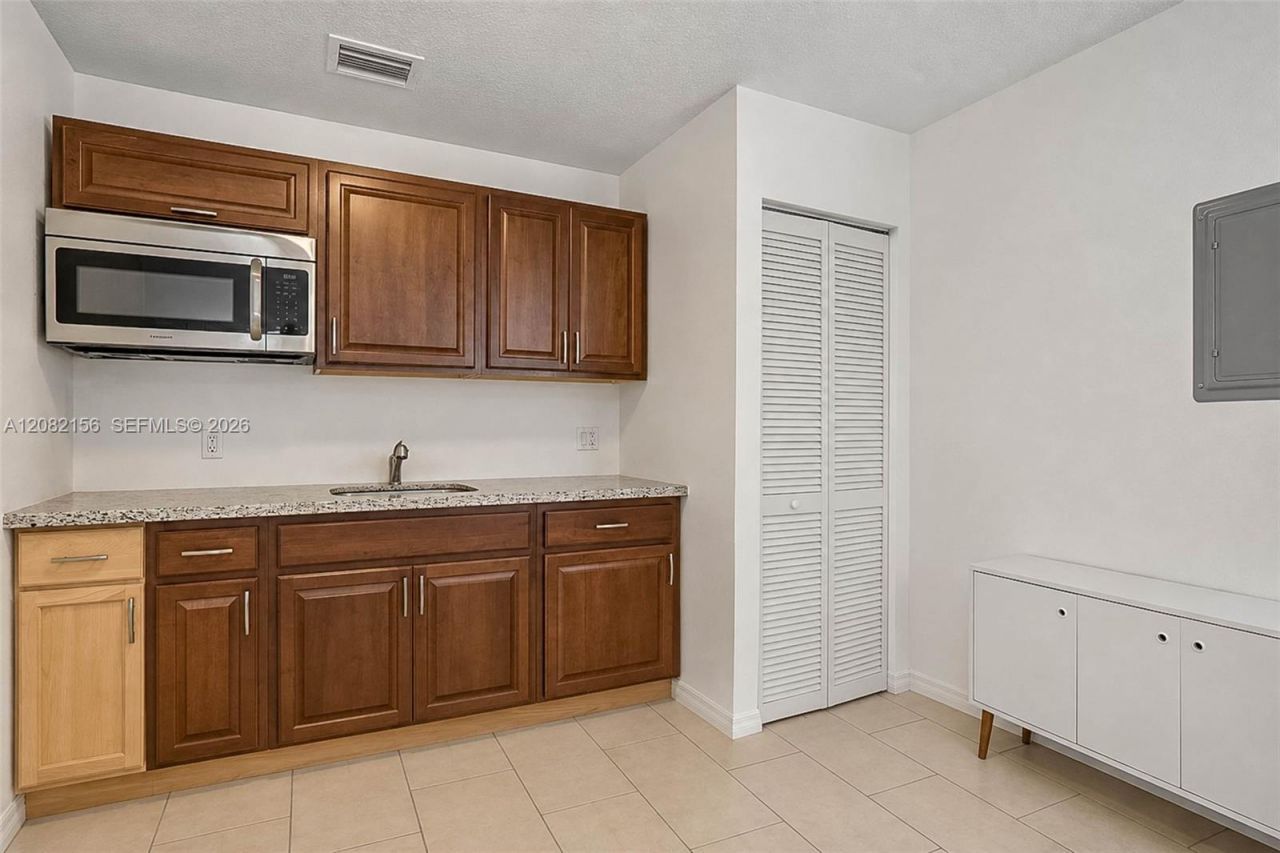 10711 SW 70th St, Miami, FL 33173 Photo
