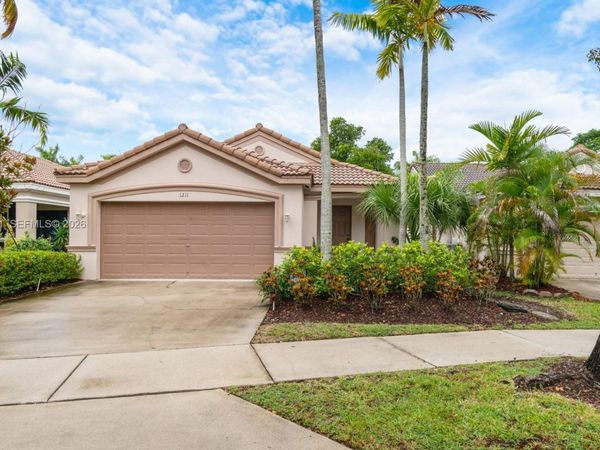 1211 Golden Cane Dr , Weston, FL 33327