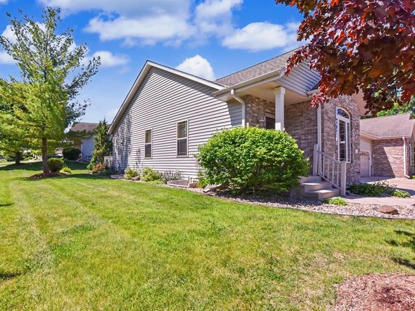 124 Meehan CIRCLE, West Bend, WI 53095