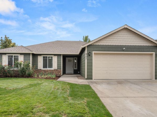 907 Worchester Drive, Medford, OR 97501