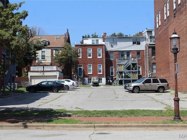 1719 S 11th Street , St Louis, MO 63104