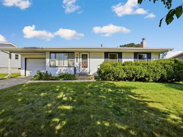 5818 Eastview Avenue SW, Cedar Rapids, IA 52404