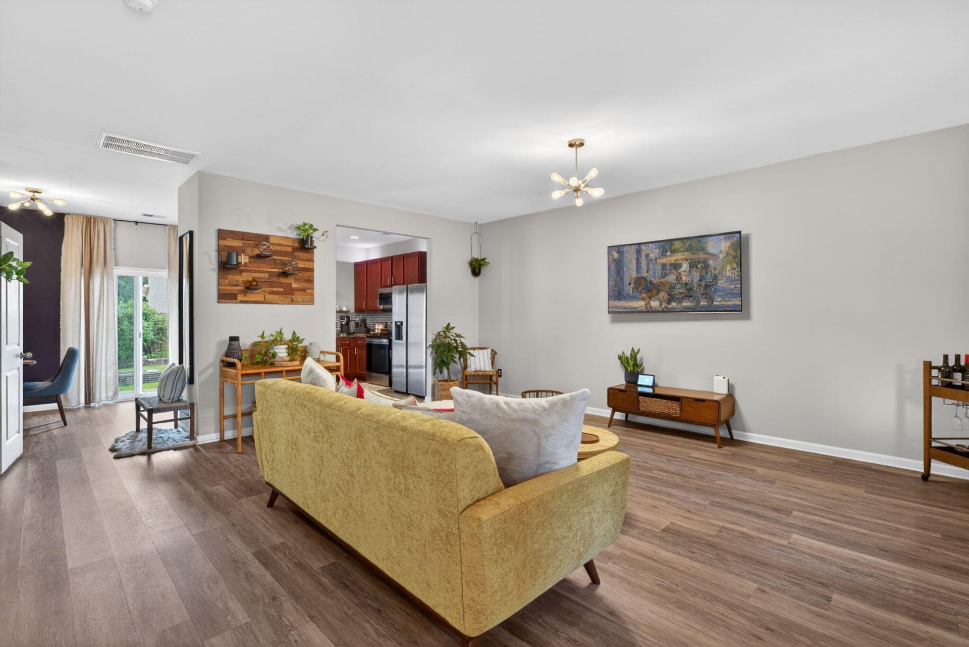 9086 Parlor Drive Photo 6