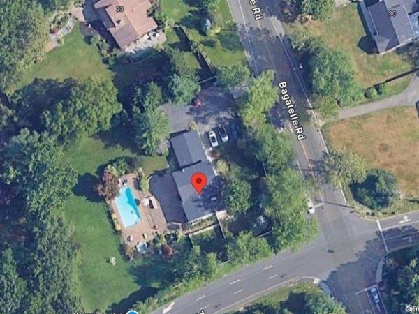 25 Bagatelle Road , Dix Hills, NY 11746