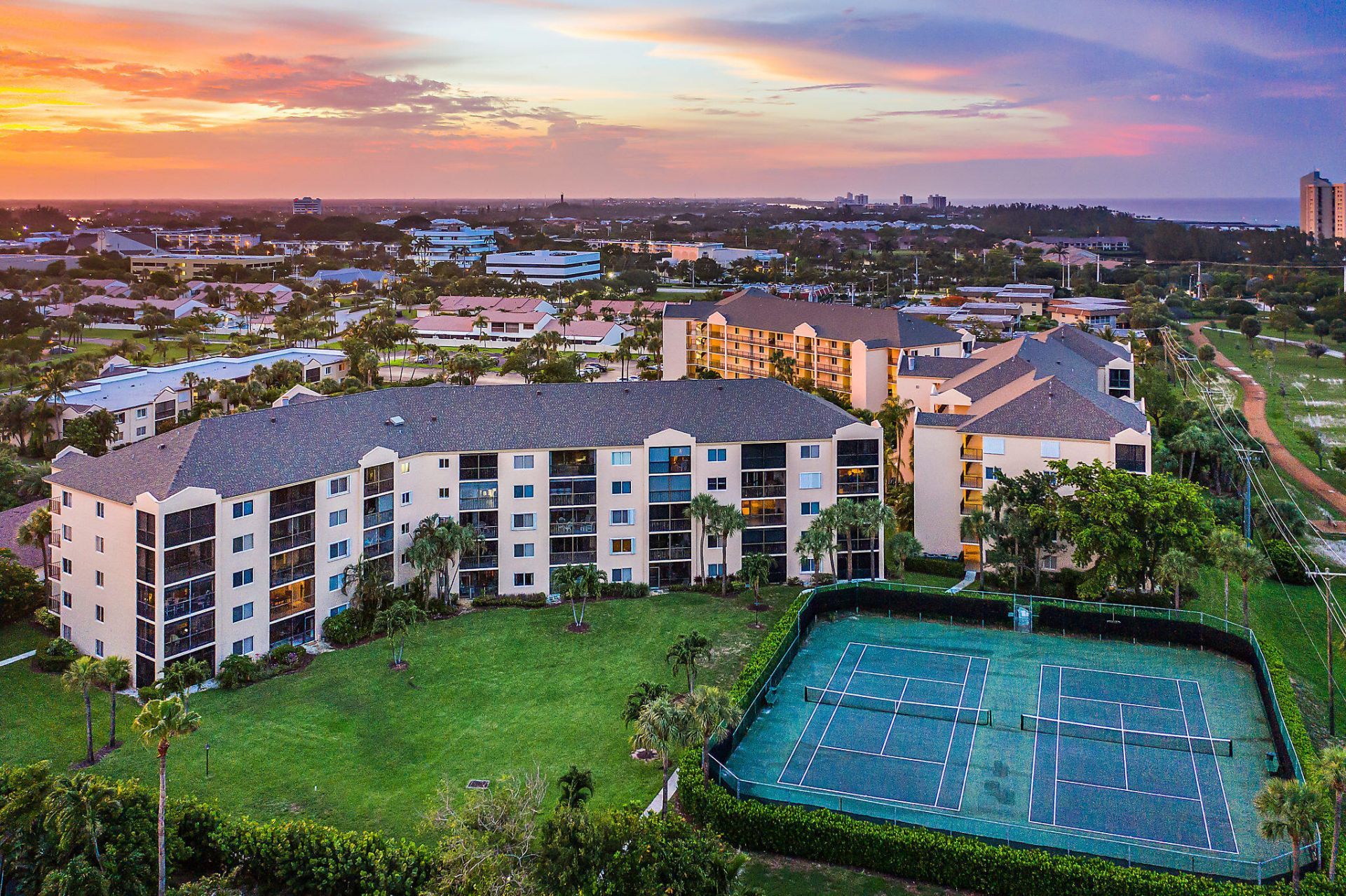 275 Palm Avenue, Unit C302, Jupiter, FL 33477 Photo