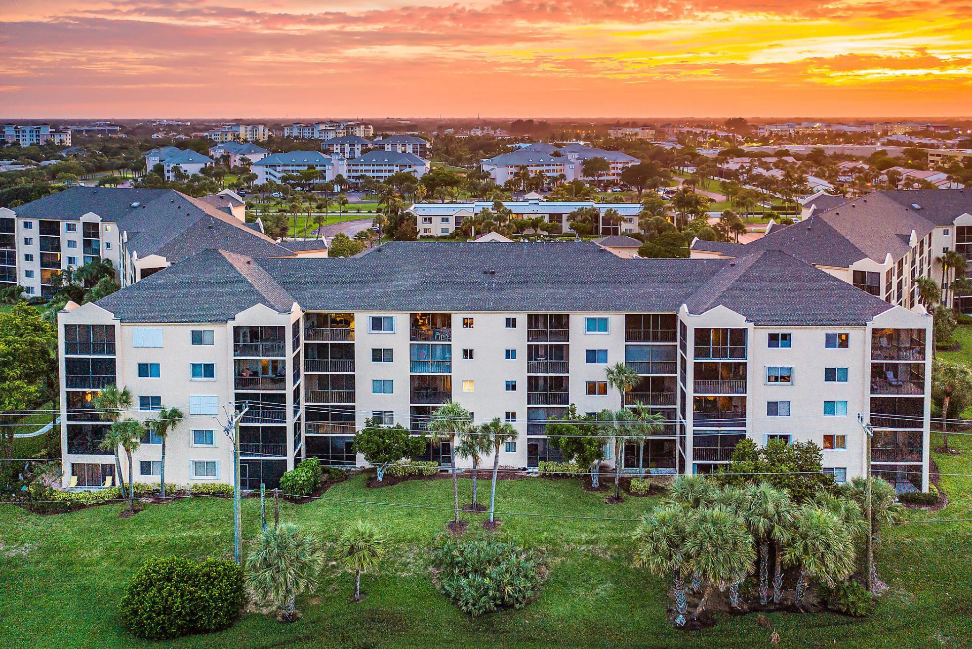 275 Palm Avenue, Unit C302, Jupiter, FL 33477 Photo