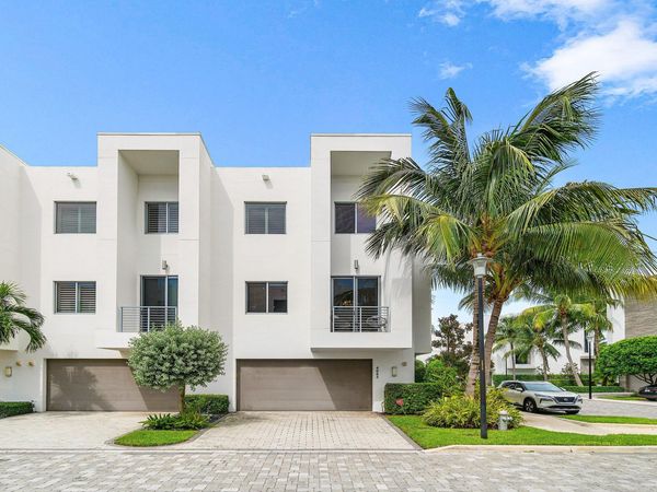 4053 NW 17th Way, Boca Raton, FL 33431