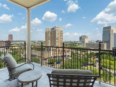 2525 N Pearl Street, Unit 1001, Dallas, TX 75201