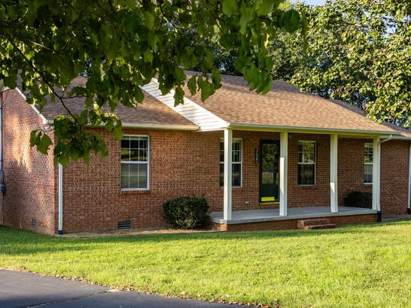 3627 N Riveroaks Dr , Cookeville, TN 38506