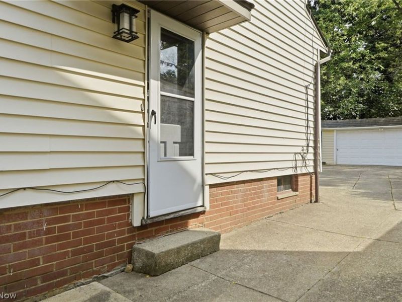 4306 Groveland Road, University Heights, OH 44118 Photo 3
