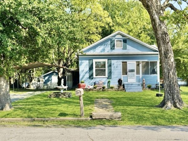 201 NE F , Stigler, OK 74462