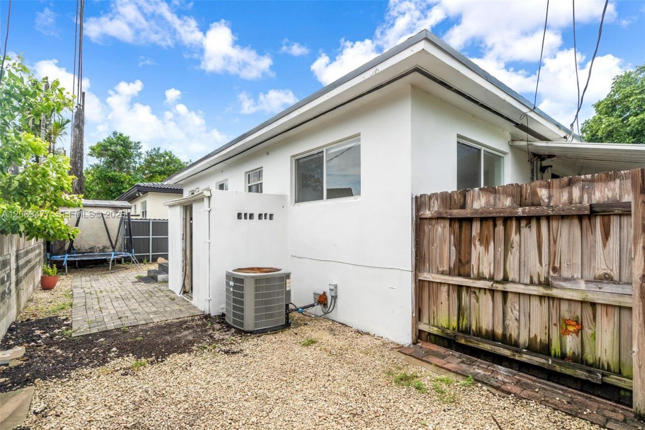 540 Beacom Blvd , Miami, FL 33135 Photo