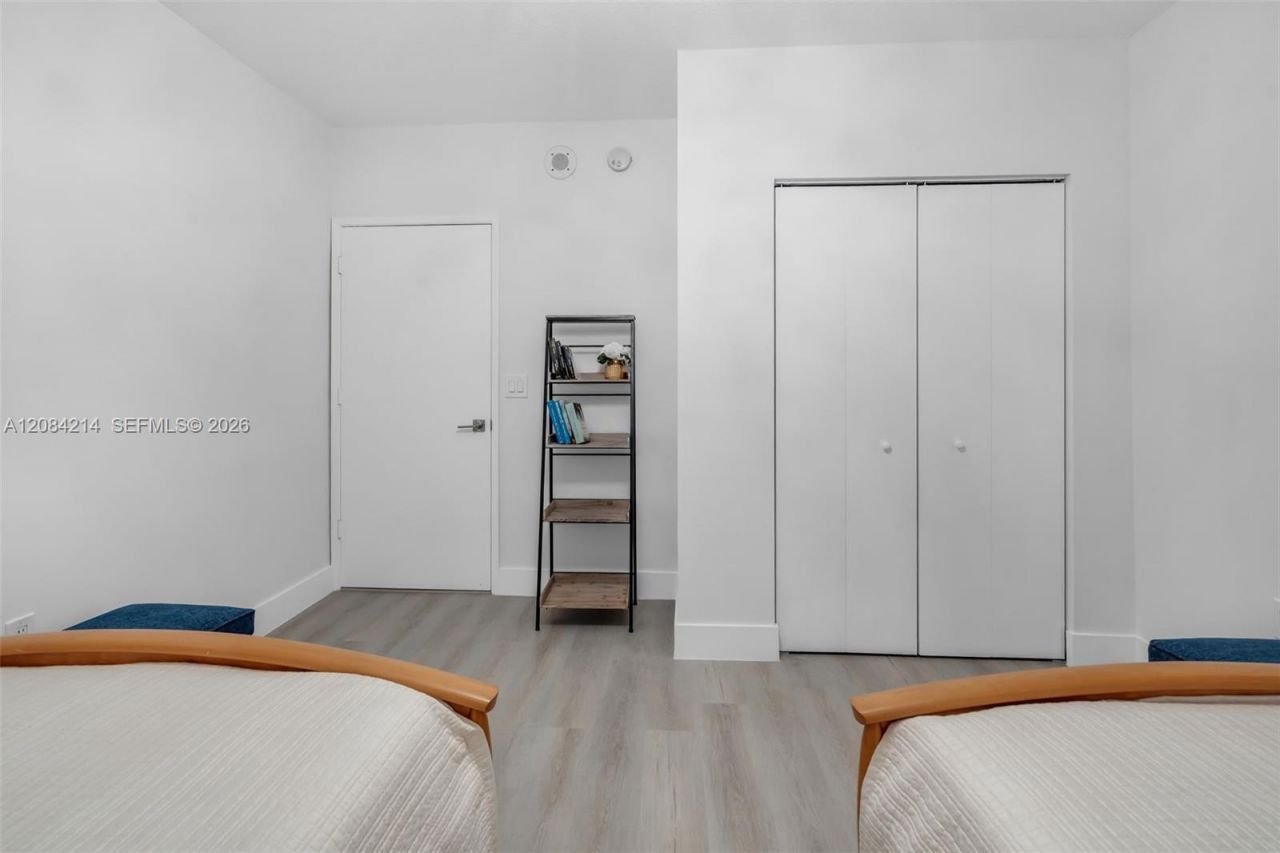 18100 N Bay Rd, Unit 709, Sunny Isles Beach, FL 33160 Photo