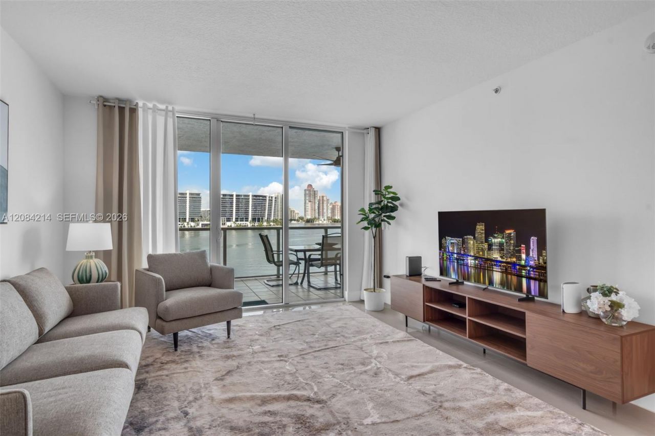 18100 N Bay Rd, Unit 709, Sunny Isles Beach, FL 33160 Photo