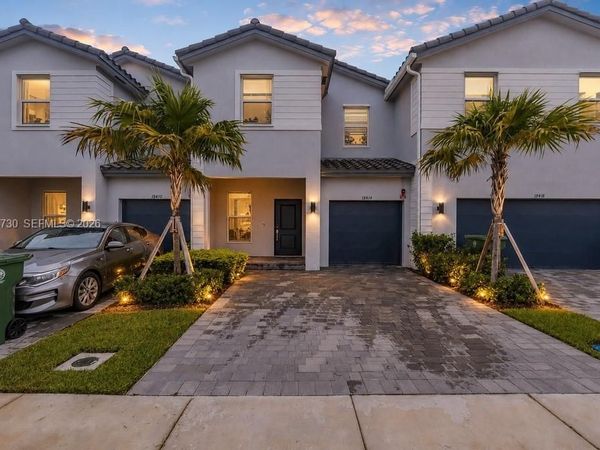18414 SW 2nd St , Pembroke Pines, FL 33029