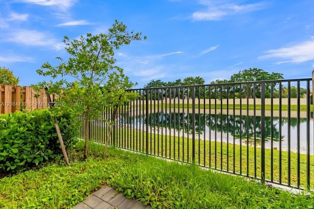 18414 SW 2nd St, Pembroke Pines, FL 33029 Photo