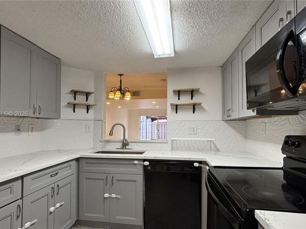 1186 NW 123rd Ct, Unit 109, Miami, FL 33182